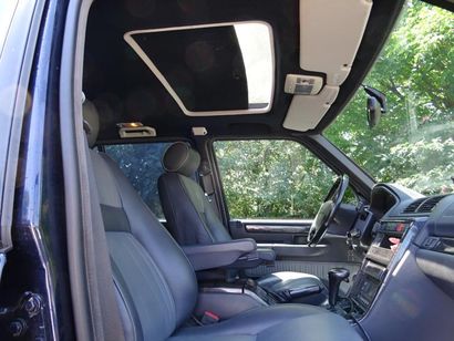 null LAND ROVER Range Rover Autobiography 4.6 HSE - 1998 
Bleu marine métallisé,...