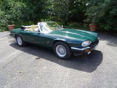 null JAGUAR XJS Cabriolet 5.3 V12 - 1988 
Peinture neuve verte, sellerie cuir magnolia...