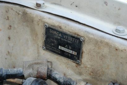 null SIMCA Vedette V8 Chambord – 1958
Bi colore rouge et blanc laqué, sellerie d’origine...