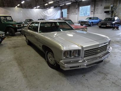 null CHEVROLET Impala V8 berline - 1977 
Gris argent, sellerie noire. Berline sans...