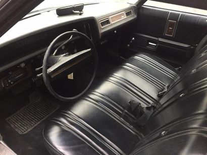 null CHEVROLET Impala V8 berline - 1977 
Gris argent, sellerie noire. Berline sans...