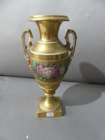 null Vase en porcelaine de Paris, frise de fleurs, 2 anses
XIXème siècle