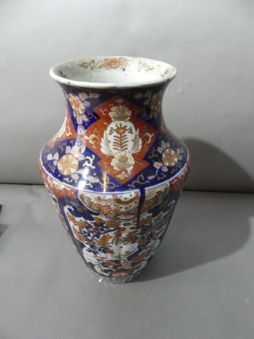 null Vase en porcelaine émaillée bleu et rouge