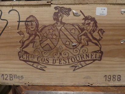null Une caisse bois de 12 bouteilles Château Cos d'Estournel, 1988.
2 étiquettes...