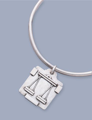 null Jean DESPRES
Torque, en métal argenté supportant un pendentif zodiacal du signe...