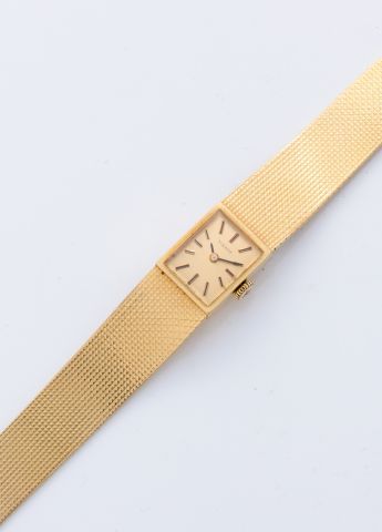 null TISSOT
Une montre de poignet pour dame en or 18k, 750‰, cadran rectangulaire...