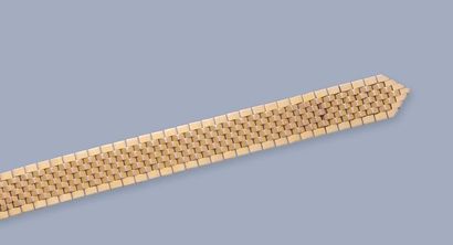 null Bracelet ruban en or jaune 18K 750‰ à motif d'écailles imbriquées.
Longueur...