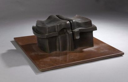 José-Luis SANCHEZ (né en 1926) PANDORA, 1993
Sculpture en bronze et socle en acier...