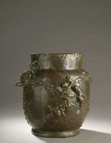 null Joseph CHÉRET (1838-1894)
VASE. Épreuve en bronze à patine brune, fonte d’édition...