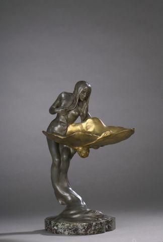 null Maurice BOUVAL (1863-1916)
Femme nue au nénuphar
Épreuve en étain et en bronze...