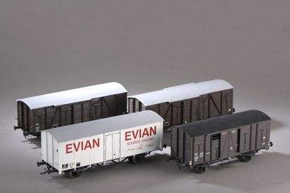 null A. JARRY : 4 wagons marchandises dont couverts OCM. et wagon EVIAN. L. 20 à...