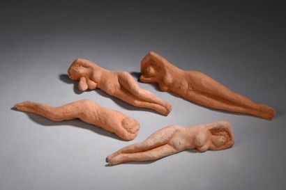 null Andrée CARABALONA (1916-2002)
Femmes allongées
Quatre sculptures en terre sèche...