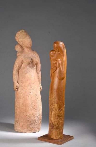null Andrée CARABALONA (1916-2002)
Maternités
Deux sculptures, l’une en terre sèche...