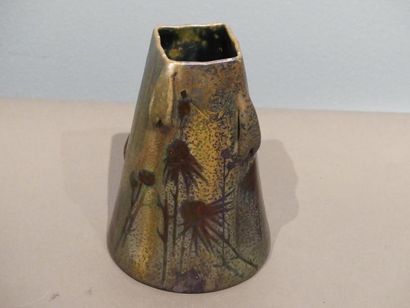 null MASSIER Clément (1857-1933)
	Vase tronconique en céramique. Décor de chardons,...