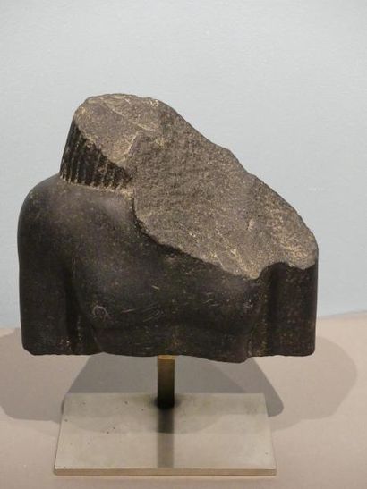 Fragment de buste dans le style Egyptien...