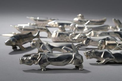 null 16 porte-couteaux en métal chromé, représentant des animaux dans le goût Art
déco,...