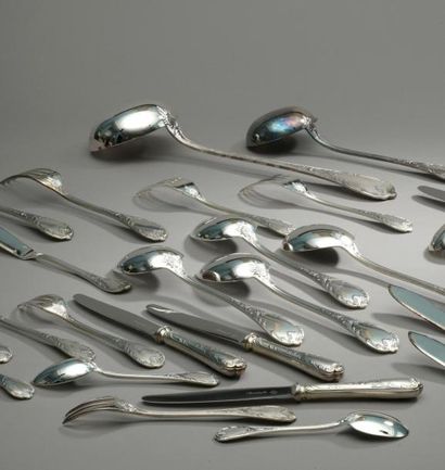 null CHRISTOFLE - Ménagère en métal argenté modèle MARLY, de 139 pièces.
12 fourchettes...