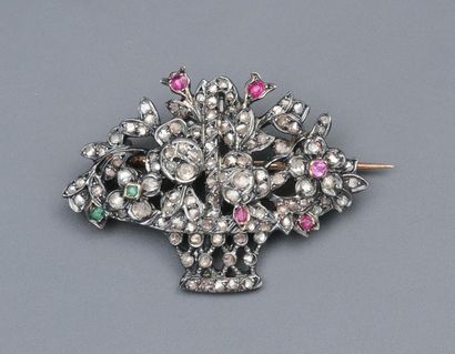 null Broche en or, 18K 750‰, et argent, 1er titre 950‰, représentant un bouquet serti...