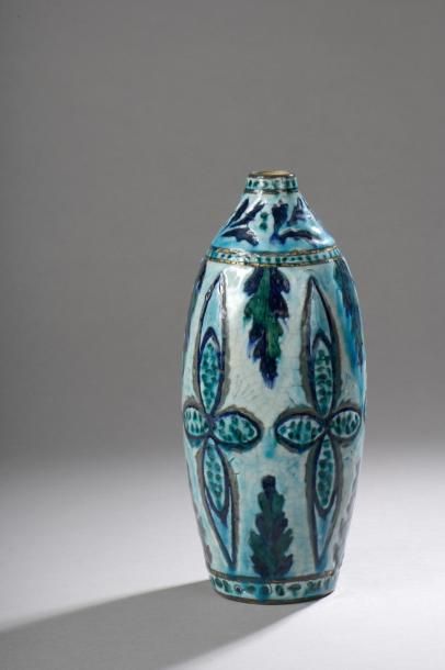 null METHEY André (1871-1920) 


	Vase de forme ovoïde allongé en faïence. Décor...
