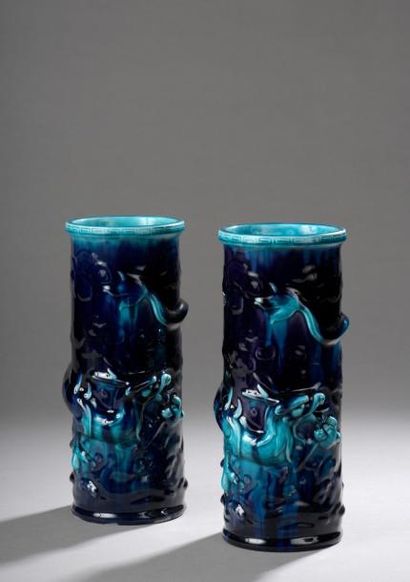 null DECK Théodore-Joseph (1823-1891) 


	Paire de vases cylindriques en faïence....