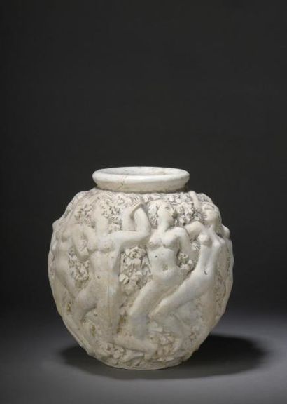 null CAZAUX Édouard (1889-1974) 


	Vase en plâtre à décor en relief de bacchanales...