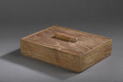 null DU PLANTIER Marc (1901-1975)


	Boîte rectangulaire en chêne cérusé.


	Signée.


	Dimensions...