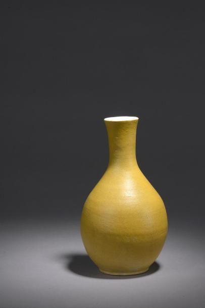 null Josep LLORENS ARTIGAS (1892-1980)


Vase balustre en grès jaune


Signé.


H...