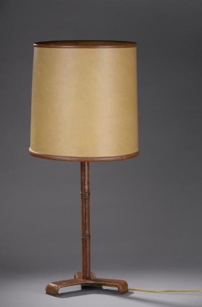 null Dans le goût de Jacques ADNET (1900 - 1984).


Pied de lampe de chevet tripode,...