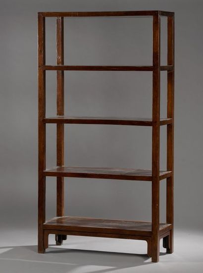 null Meuble étagère à quatre niveaux en bois vernis.


Chine, Dynastie Qing, XIXè...