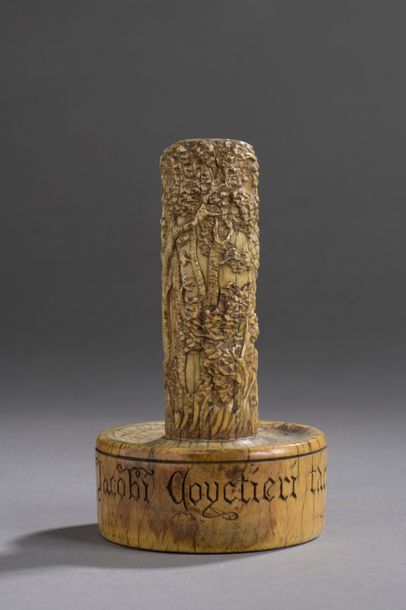 null Statuette en ivoire sculpté représentant Jacob Coitier, médecin de Louis XI....