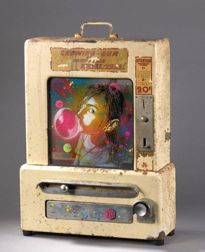 null C215 (1973)
Nina Gum, 2018
Pochoir et acrylique sur une ancienne machine à ‘chewing-gum...