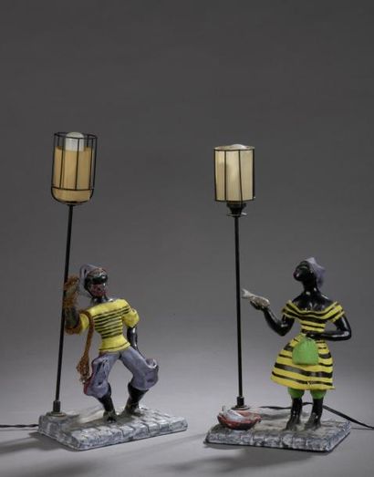 null Paire de lampes en céramique émaillée, l'une figurant un pêcheur, l'autre représentant...