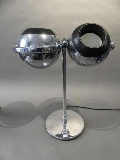 null Lampe de table à deux lumières de marque ERCO en métal
H : 60 cm
