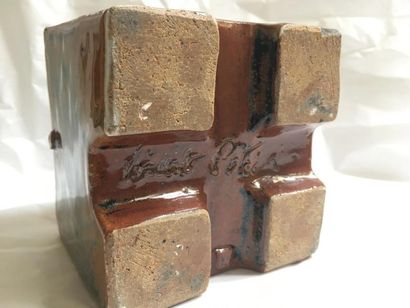null Vincent POTIER (né en 1954)
Pot carré couvert en grès émaillé.
Haut. : 12 cm.
Larg....