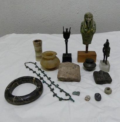 null Ensemble d'objets archéologiques egyptiens et orientaux, anciens et modernes,...