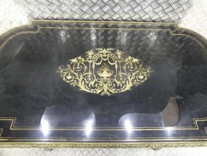 null Table de milieu d'époque Napoléon III, en bois laqué noir, incrustation de laiton...