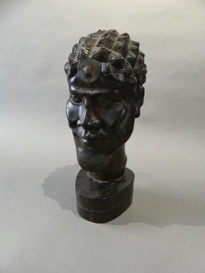 null 2 bustes africains en bois précieux
H : 39 cm