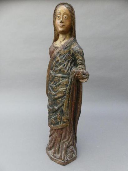 Statuette en bois sculpté polychrome représentant...