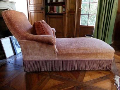 null Chaise longue garnie d'un velours vieux rose.
91,5 x 160 x 88 cm
(Ref 150)