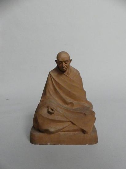 Claire SHERIDAN (1885-1970)
Gandhi assis,...