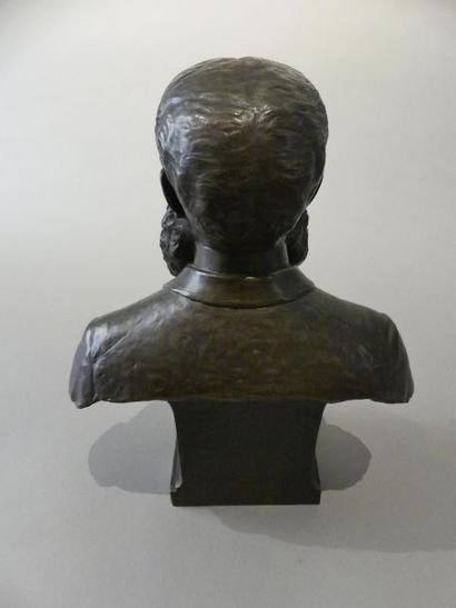 null D'après Augustin MOREAU-VAUTHIER (1831-1893)
Buste présumé de Jules Ferry
Epreuve...