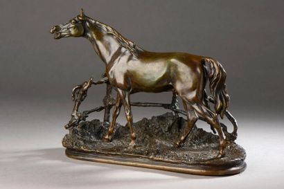 null D'après Pierre Jules MENE (1810 - 1879)
Cheval à la barrière
Epreuve en bronze...