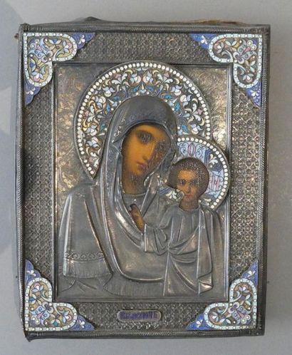 null Mère de Dieu de Kazan
Icone peinte sur bois, oklad en argent et émaux polychromes...