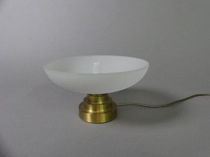 null ETABLISSEMENTS PERZEL
Lampe de table en laiton doré, signé
16,5 x 29 cm