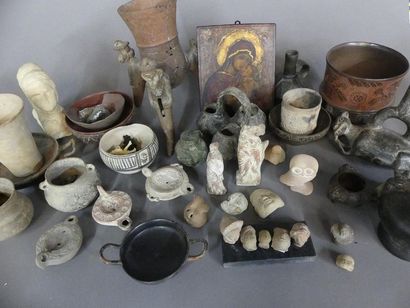 null Lot de divers céramiques, terres cuites, souvenirs de voyage et objets archéologiques...