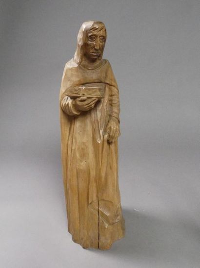 null Statue en bois sculpté figurant une religieuse lisant, porte un monogramme....