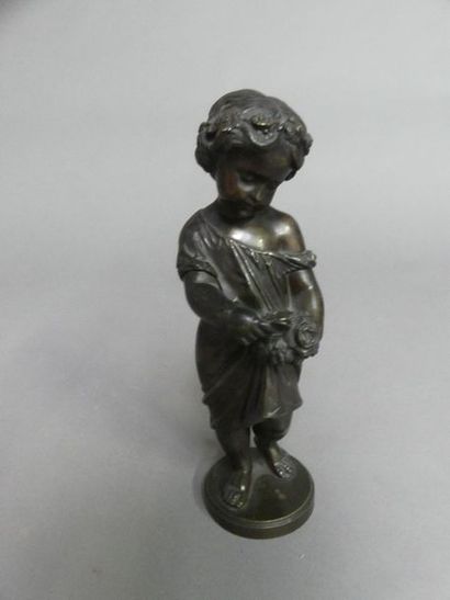 null Ecole du XIXe siècle
Petite fille au bouquet de fleurs
Bronze à patine brune
H...