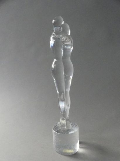 null MURANO
Statuette en verre représentant un couple enlacé
Haut. : 32,5 cm