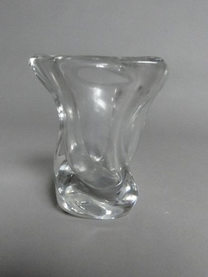 null DAUM
Vase en cristal. 
Signé
Haut. : 21 cm