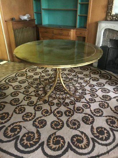 null Table ronde de salle à manger en métal doré
Xxème siècle
